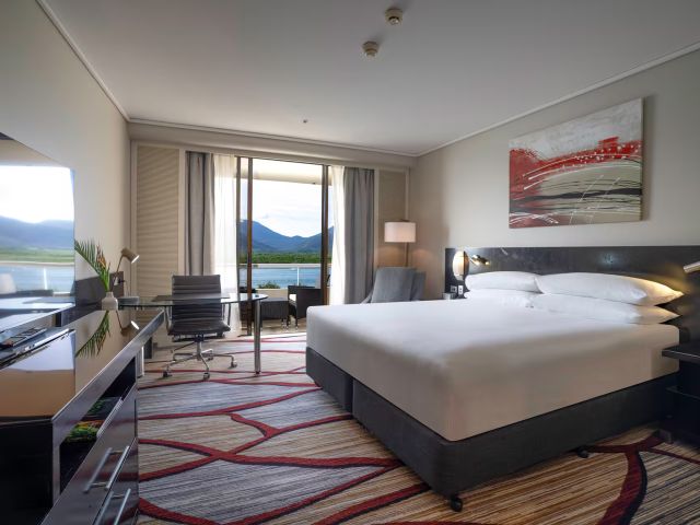 a contemporary guest room at the Hilton Cairns