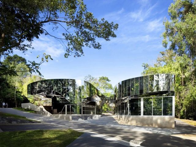 Waters Edge Cairns Luxury Apartments