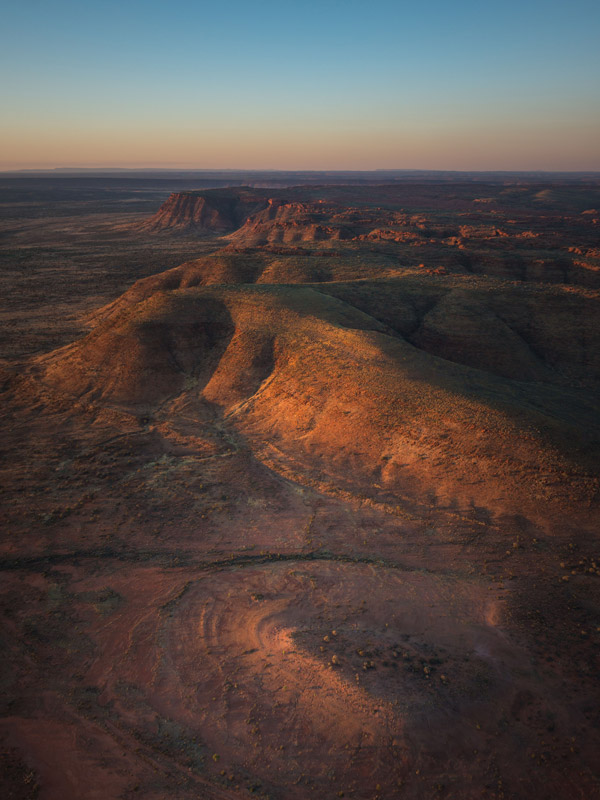 a helicopter tourover Kings Canyon/Watarrka