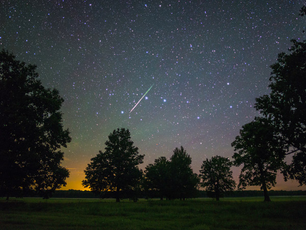 Bright meteor from Delta Aquariids meteor shower