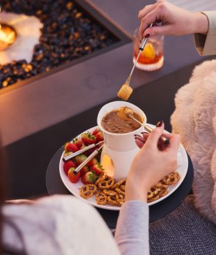 <p><strong>Sydney</strong>’s <i>floating winter lounge</i> is serving firepits and Biscoff fondue</p>
