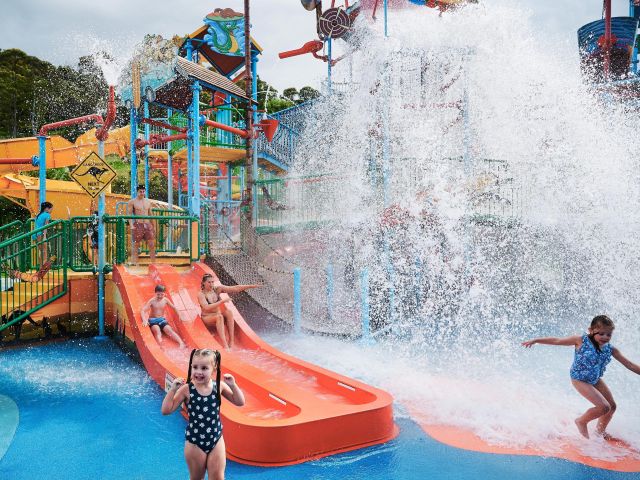 jamberoo action park kids on water park