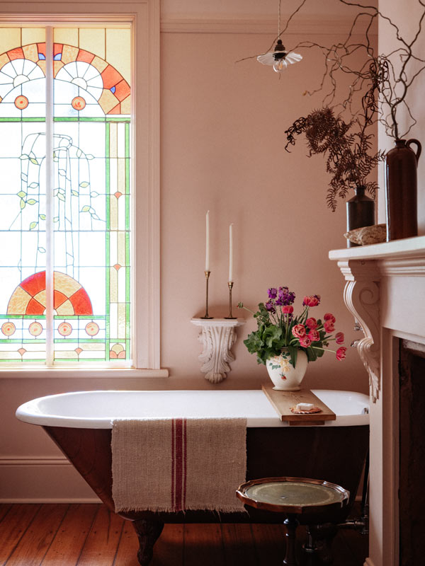The pink bathroom at Lumiere Lodge in Hobart