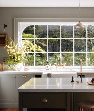 <p>This lovingly restored <strong>Tassie</strong> cottage is <i>a vintage design dream</i></p>
