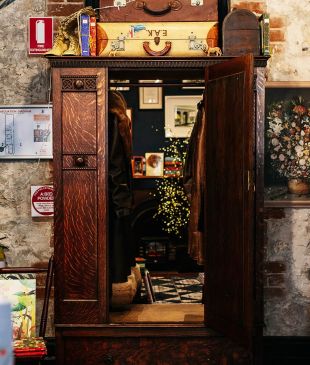<p>You can walk through a wardrobe to <i>Narnia</i> at this <i>gorgeous</i> bookshop</p>
