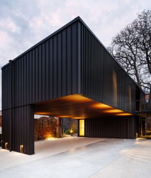 <p>Is this <i>sleek</i> home <strong>Hobart&#8217;s</strong> <i>most underrated stay</i>?</p>
