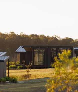 <p>A <strong>Hunter Valley</strong> stay with lakeside views, wine and <i>a gourmet pantry</i></p>
