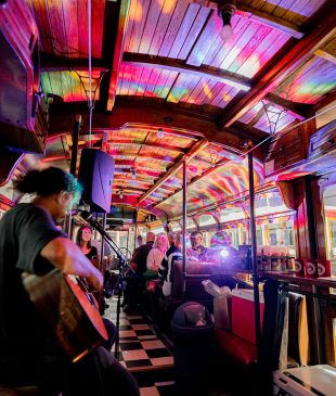 <p><strong>Bendigo</strong>’s <i>Groove Tram</i> rolls on with live music, local brews and wine</p>
