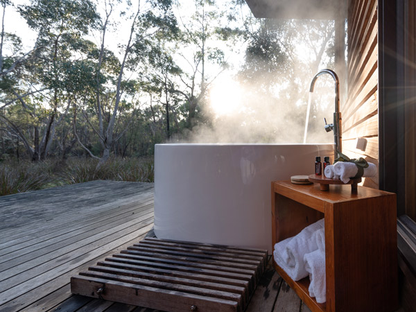 Mountain View log cabin hot tub at DULC