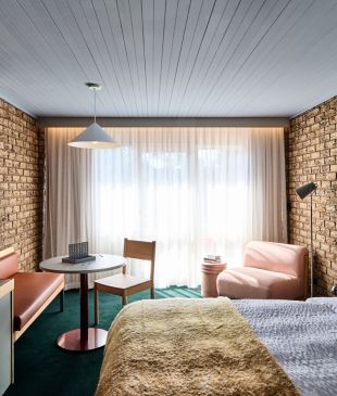 <p><i>This seaside motel’s retro makeover</i> is making waves</p>
