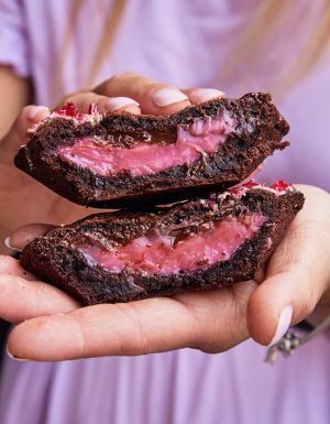Mrs Browne Bakes’ raspberry goldfields cookie pie at Naomi & i
