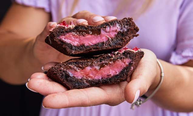Mrs Browne Bakes’ raspberry goldfields cookie pie at Naomi & i