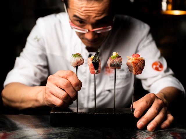 chef Raita Noda during a dining act