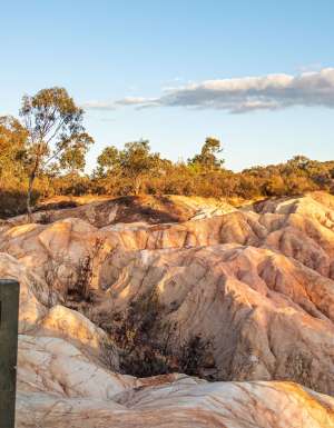 Three women look at the Pink Cliffs Geological Reserve