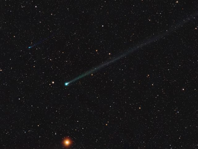 Comet C/2025 R2 (SWAN)