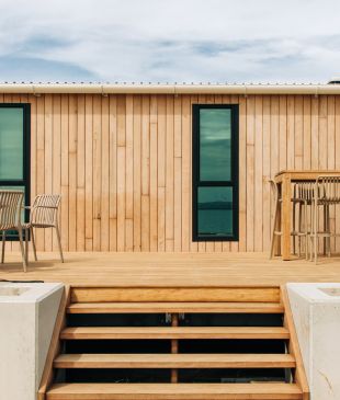 <p><strong>SA</strong>’s first off-grid <em>island resort</em> to add <em>22 luxury cabins </em>with ocean views</p>
