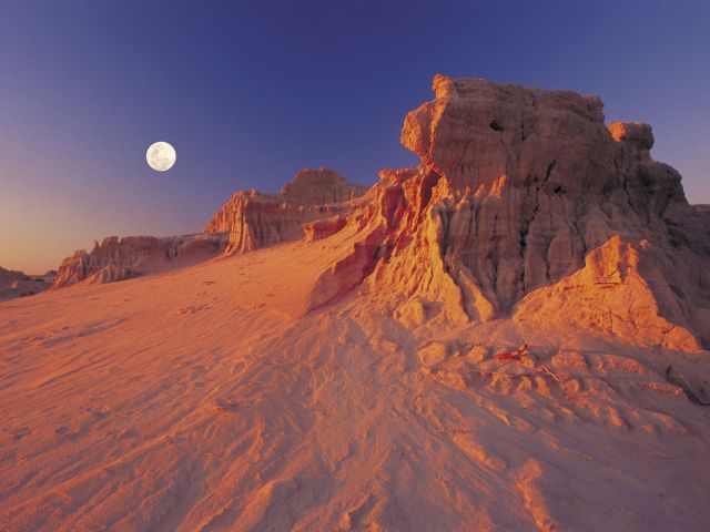 Moon rising over the Walls of China in World Heritage Mungo National Park