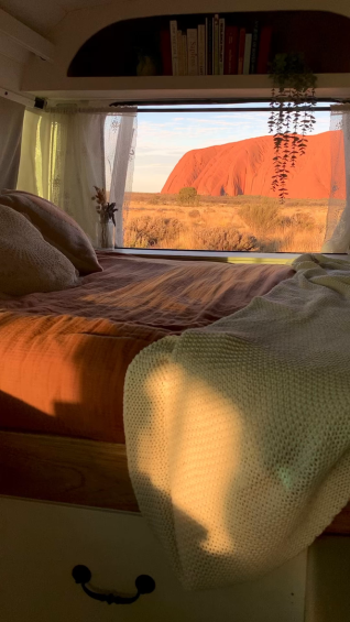 Campervan views in Uluṟu