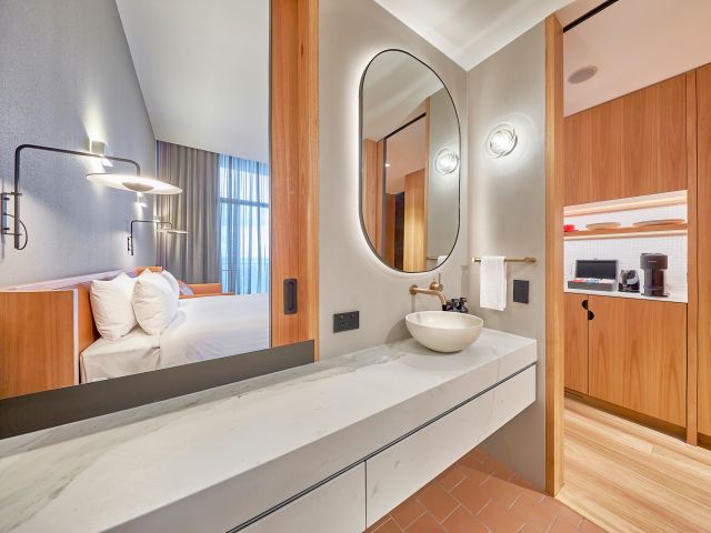 the bathroom at Wonil Hotel Perth