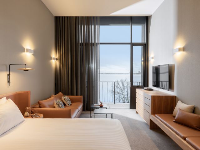the premier king room with river view at Wonil Hotel Perth