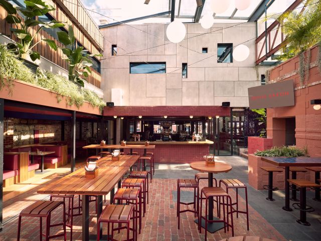 outdoor dining at the courtyard of Royal Saxon, Richmond