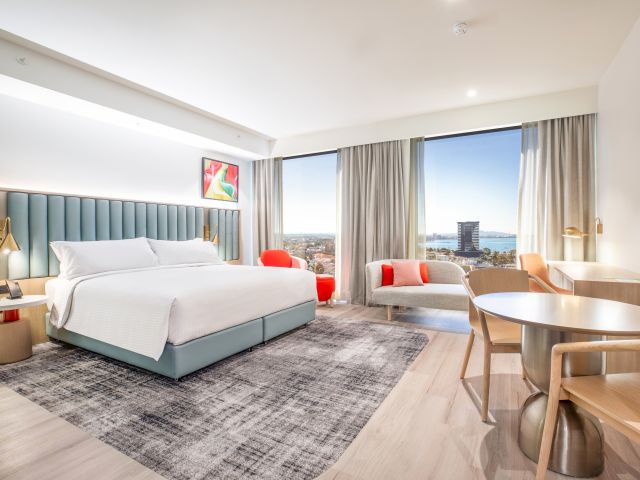 the Premium King room at Holiday Inn & Suites Geelong