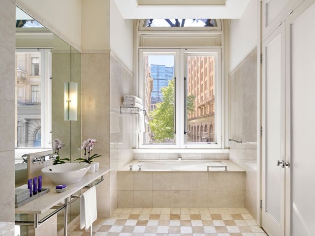 the Fullerton Hotel Sydney Heritage Long Suite bathroom