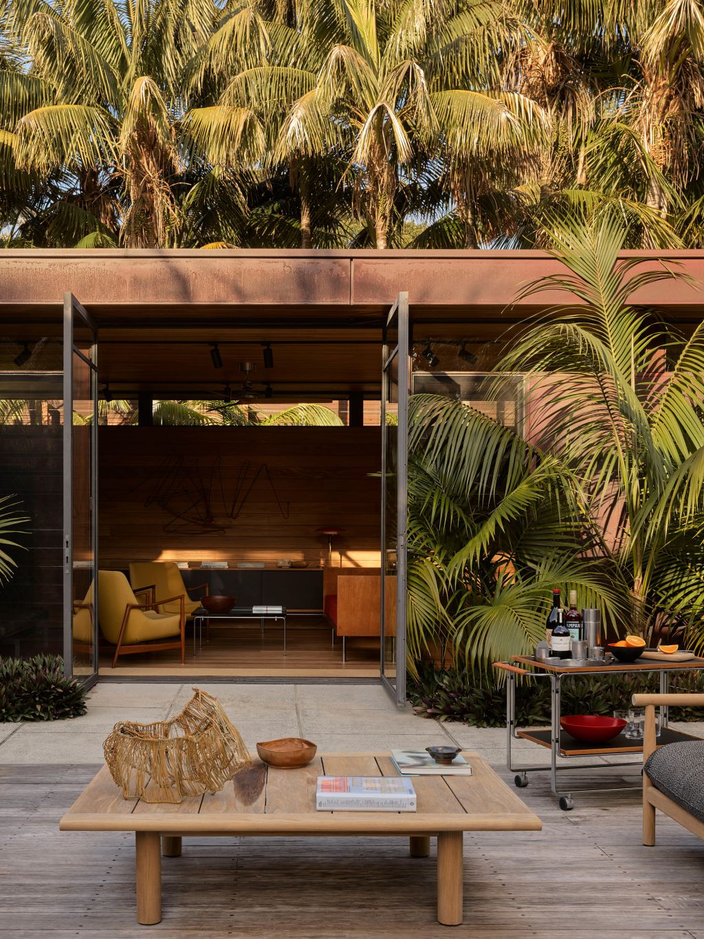 al fresco dining surrounded by Kentia palms at Island House, Lord Howe