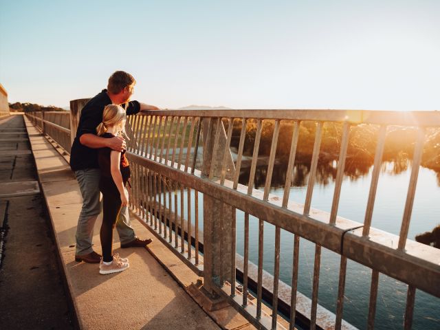 parent and child look at the view from the damn wall walk at lake hume