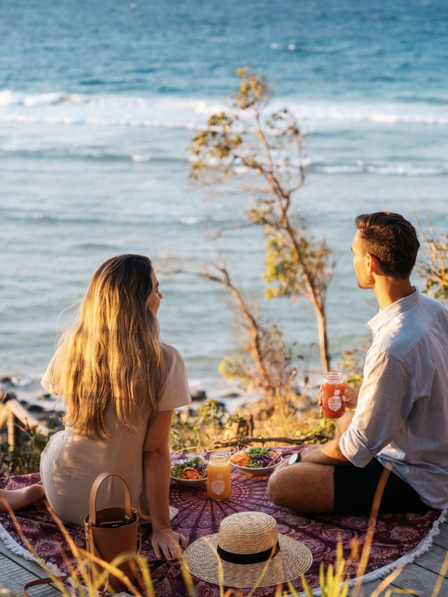 Couple picnic in Noosa
