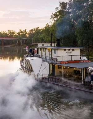 PaddlesteamerS on the Murray River in Echuca Moama