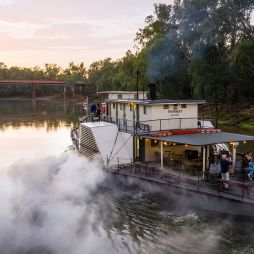 PaddlesteamerS on the Murray River in Echuca Moama
