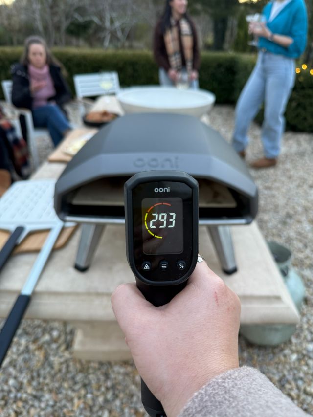 Ooni Koda 2 digital thermometer.