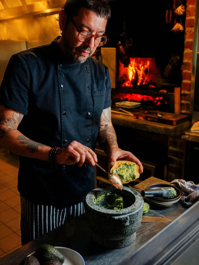 Chef José Fernandez preparing American streetfood at Pancho