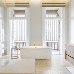 A bathroom at COMO The Treasury