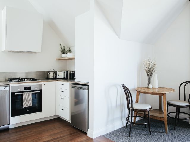 Yeates Wine's accommodations