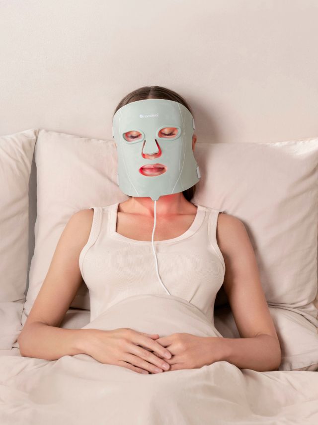 LED light therapy mask