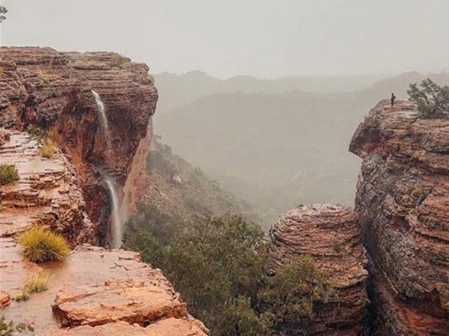 waterfalls along the kings canyon rim walk