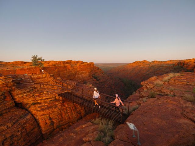 two women on Kings Canyon Rim Walk