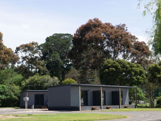 cabin at Lake Colac Holiday Park