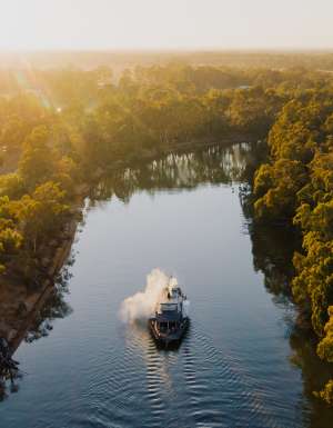 paddle steamer on the murray river
