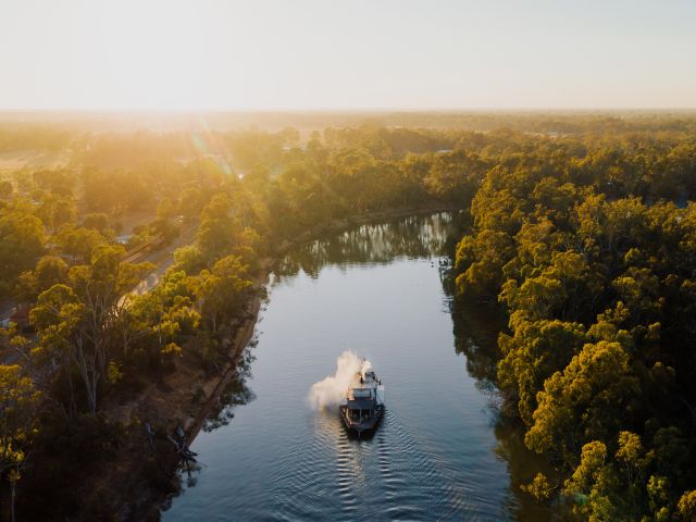 paddle steamer on the murray river