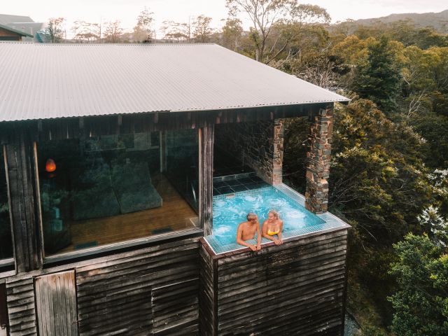 couple in spa at Peppers Cradle Mountain