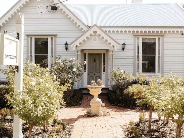 the exterior of Charlotte’s Cottage, Echuca