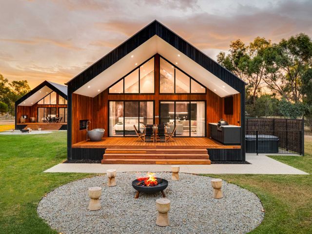an outdoor fire pit at Goolwa River Retreat, Echuca