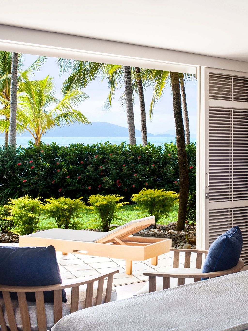 beach club patio hamilton island