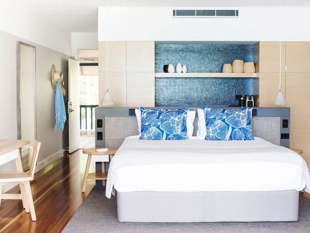 beach club hotel hamilton island room