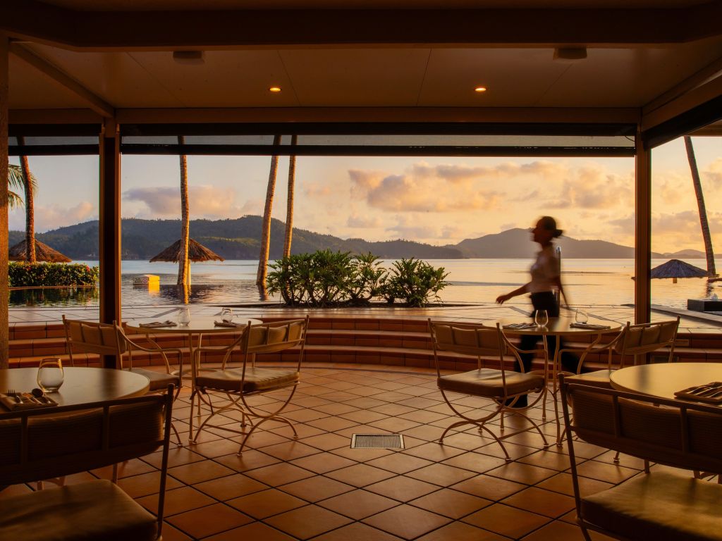 beach club restaurant hamilton island