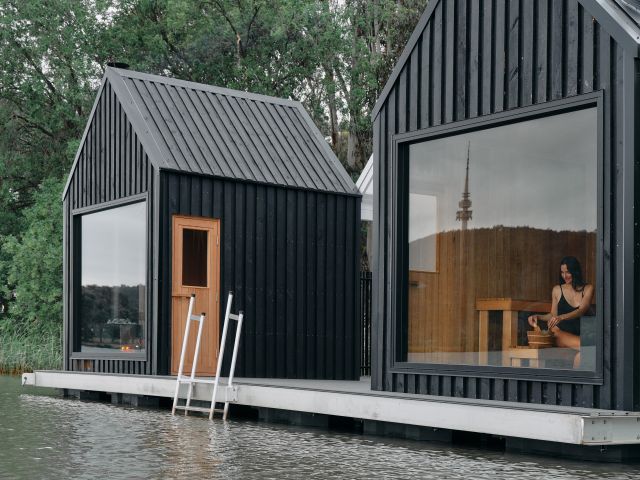 Floating Sauna Lake Burley Griffin in Caberra, ACT