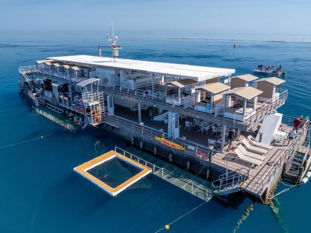 Reefworld pontoon
